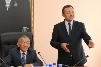 Фотография к новости: Сноха-бухгалтер, брат-юрист, тесть-водитель - Мухтар Тиникеев о профсоюзах