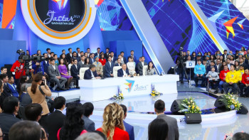 Фотография к новости: Назарбаев призвал молодежь к ответственности в семейной жизни 