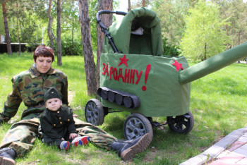 Фотография к новости: Малыши покоряют набережную: в Павлодаре прошёл парад колясок