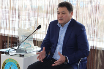 Фотография к новости: Когда я с семьей иду в кино, то никого не предупреждаю - Булат Бакауов