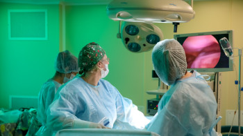 Фотография к новости: Опытных акушеров ищут в роддомы Астаны после смерти рожениц