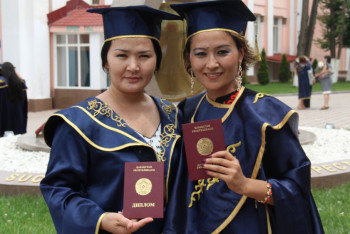 Фотография к новости:  Число выпускников с красным дипломом в Казахстане сократилось на 8% 