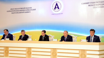 Фотография к новости: С высохшего дна Арала ежегодно поднимается до 80 млн тонн ядовитых солей - Назарбаев