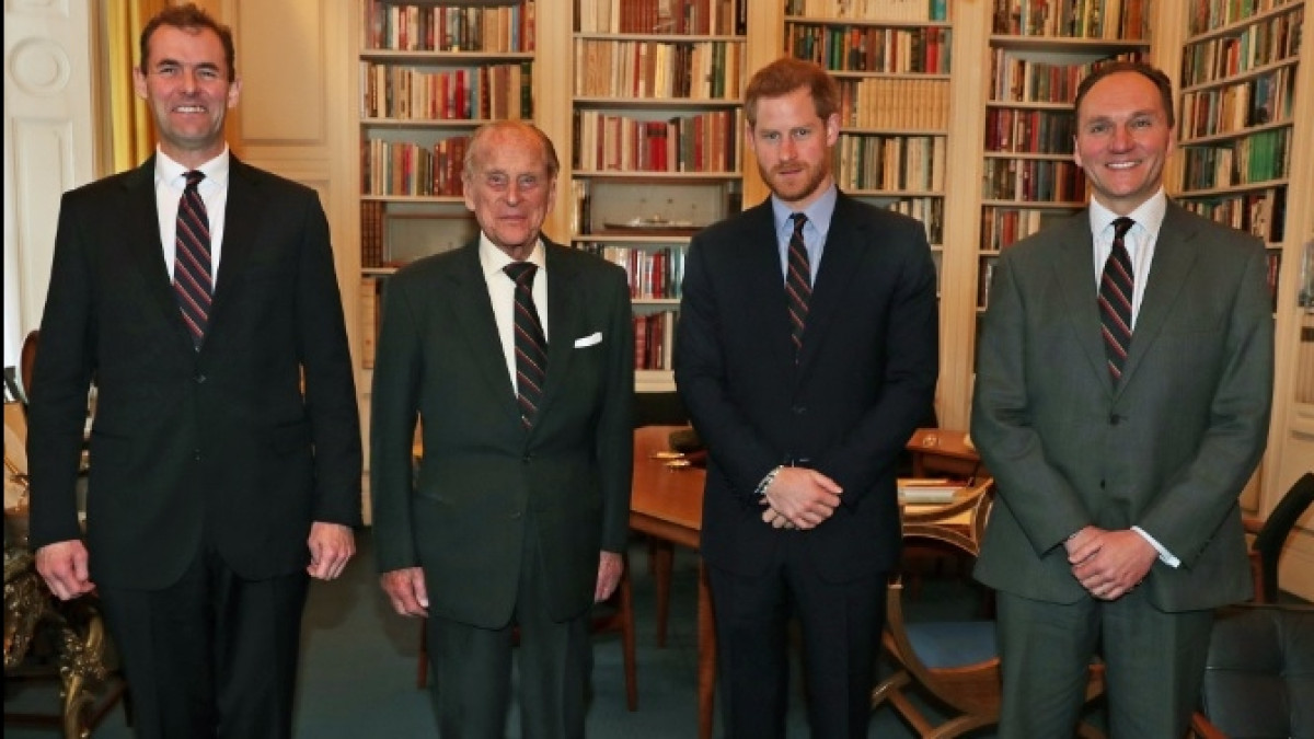  страница Кенсингтонского дворца в Twitter