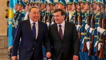 Фотография к новости: Назарбаев поздравил Мирзиёева с днём рождения 