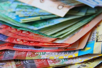 Фотография к новости: Огромные расходы государства на госслужащих и нацкомпании раскритиковал Ошакбаев