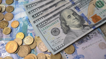 Фотография к новости: KASE: Курс доллара составил 374 тенге