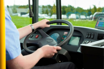 Фотография к новости: За высадку пассажиров посреди дороги оштрафован водитель автобуса в Алматы