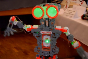 Фотография к новости: Робота, танцующего кара жорга, изобрели школьники Шымкента