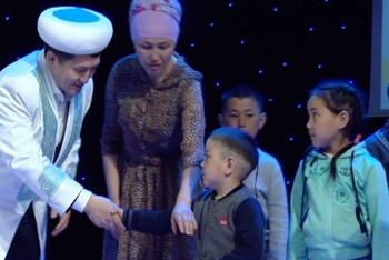 Фотография к новости: Месяц милосердия: Жители Кокшетау сложились на квартиру многодетной вдове