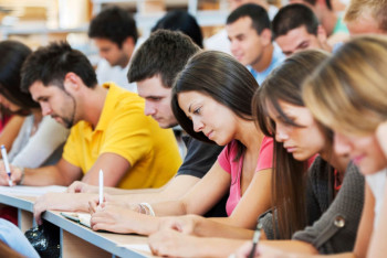 Фотография к новости: Казахстанским студентам увеличили гранты на обучение в Венгрии