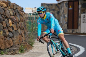 Фотография к новости: Казахстанский велогонщик госпитализирован после падения на ''Туре Фландрии''