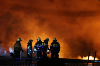 Фотография к новости: На одном из складов Алматы произошёл крупный пожар