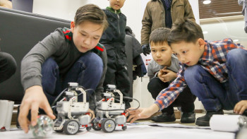 Фотография к новости: В кокшетауской гимназии "Тандау" внедряют цифровые технологии