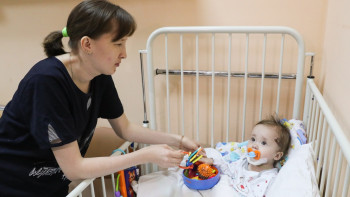 Фотография к новости: Спасенного в Магнитогорске младенца перевели из реанимации в обычную палату