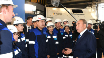 Фотография к новости: Назарбаев посетил новый машиностроительный завод в Караганде