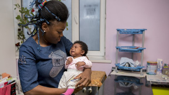 Фотография к новости: Касымов пообещал помочь гражданке Конго, родившей от казахстанца