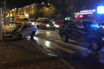 Фотография к новости: Авто на скорости въехало в столб в Темиртау: погиб один человек