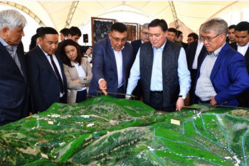 Фотография к новости: Аскар Мамин с рабочей поездкой посетил Алматы