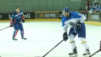 Фотография к новости: Сборная Казахстана по хоккею выиграла Кубок Наследия-2019