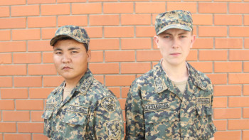 Фотография к новости: Из горящей квартиры спасли мужчину нацгвардейцы в Астане