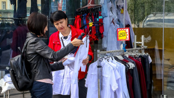 Фотография к новости: На принуждение покупки формы в школах пожаловались родители Сагадиеву