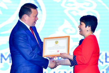 Фотография к новости: Аким СКО поздравил медиков с профессиональным праздником