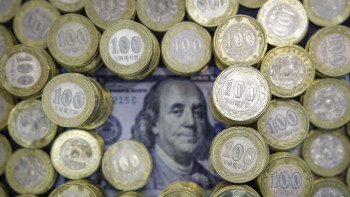 Фотография к новости: Курс доллара на торгах вырос до 367 тенге 