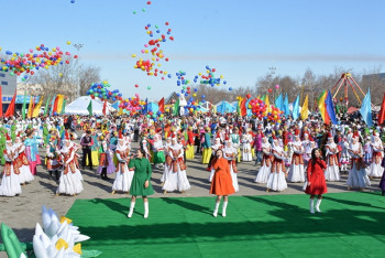 Фотография к новости: Казахстанцы празднуют Наурыз 