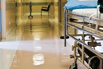 Фотография к новости: Выпрыгнувшая из окна 5 этажа пенсионерка скончалась в Кокшетау