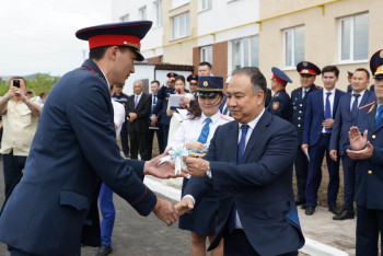Фотография к новости: Сто  полицейских получили квартиры в Щучинске