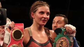 Фотография к новости: Непобеждённая уроженка Казахстана отправила во втором раунде соперницу в нокаут