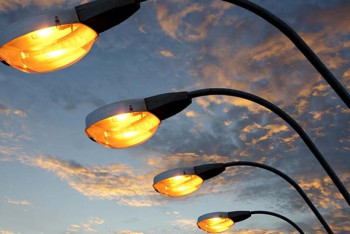 Фотография к новости: В Атырау установили тысячу опор уличного освещения