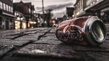 Фотография к новости: Юрист уговорил полицейского поднять мусор в Туркестанской области