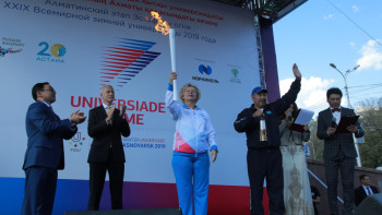 Фотография к новости: В Казахстан прибыл огонь Зимней универсиады-2019