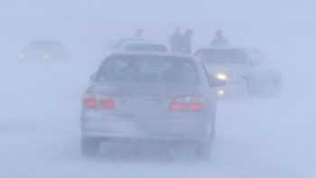 Фотография к новости: Три автодороги остаются закрытыми в ЗКО из-за метели