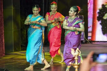 Фотография к новости: Артисты из Индии выступили на сцене Астаны 