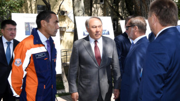 Фотография к новости: Назарбаев осмотрел реконструированные улицы Алматы