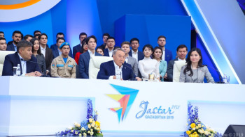 Фотография к новости: Президент поручил повысить стипендии студентам-волонтерам на 30 процентов