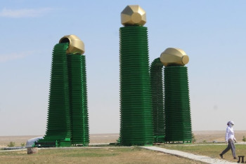 Фотография к новости: Актаусцы раскритиковали необычную архитектурную композицию