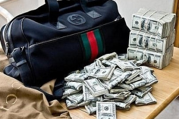 Фотография к новости: Полмиллиона долларов выбросил контрабандист на кыргызско-узбекской границе