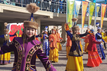 Фотография к новости: Хоккей с баурсаками – Кокшетау празднует Наурыз