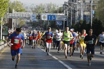 Фотография к новости: Пиво и массаж на финише: благотворительный марафон стартовал в Алматы 