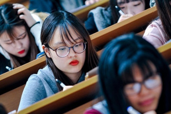 Фотография к новости: Сокращается отток выпускников из школ ВКО зарубеж 