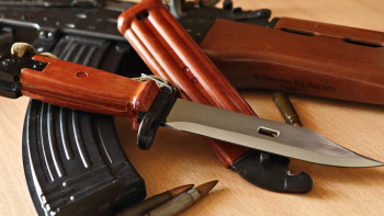 Фотография к новости: Военный ударил сослуживца штык-ножом в живот в Семее