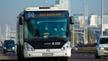 Фотография к новости: Отстранение от работы водителя "плавающего" автобуса объяснили в "Астана LRT"