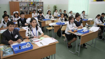 Фотография к новости: Три колледжа и пять школ в Астане перейдут на латиницу в этом году 