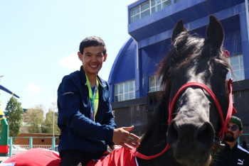 Фотография к новости: Конь стал главным призом атырауского марафона 