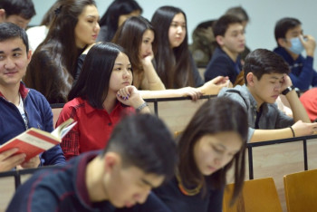 Фотография к новости: Комиссия в Астане выдала 26 грантов в вузы Беларуси и Польши