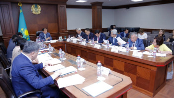 Фотография к новости: 230 грантов для абитуриентов выделил акимат Атырауской области 